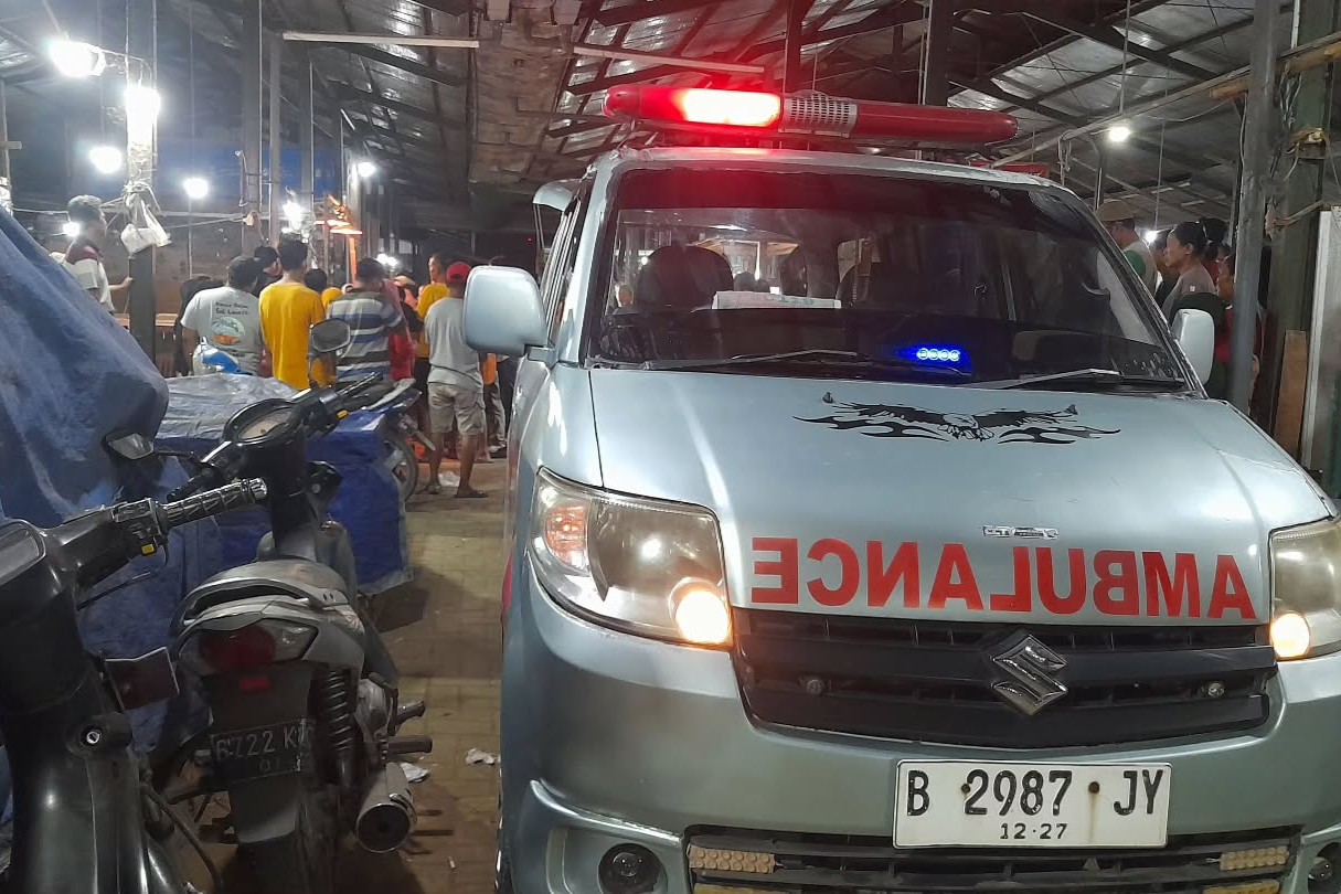 Suasana Blok E-5 Pasar Relokasi Johar saat penemuan warga meninggal dunia (foto: Polsek Gayamsari)