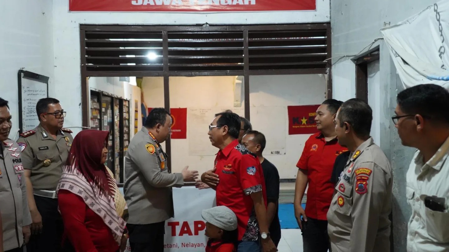 Kapolrestabes Semarang menyambangi kantor KASBI Jateng jelang May Day, Senin 27 April 2026 (foto: Polrestabes Semarang)