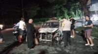 Mobil Avanza terbakar di dekat SPBU Silayur (foto: Polsek Ngaliyan)