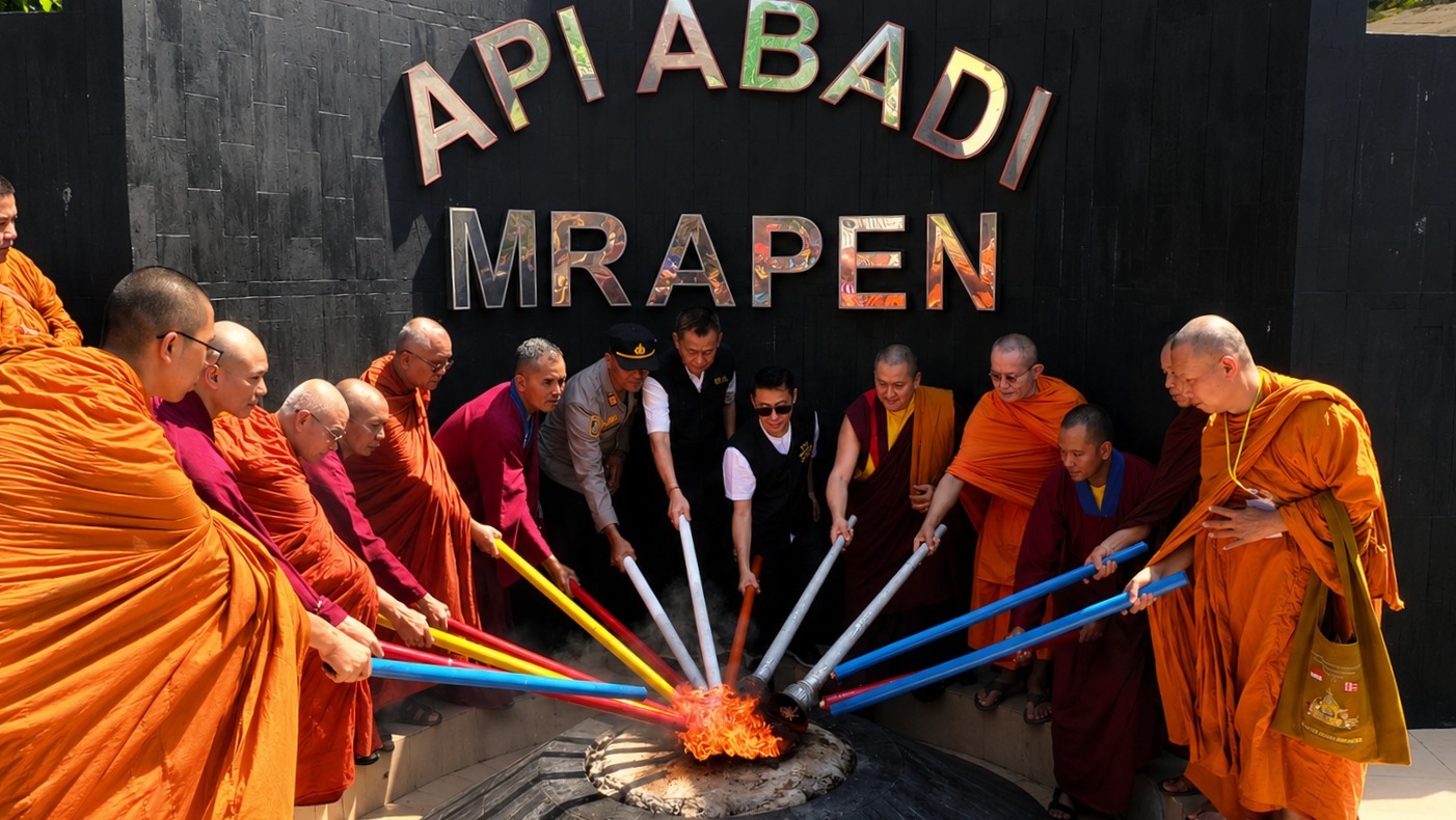 Prosesi pengambilan Api Dharma dari Api Abadi Mrapen untuk perayaan Waisak 2026 (foto: Kemenag)
