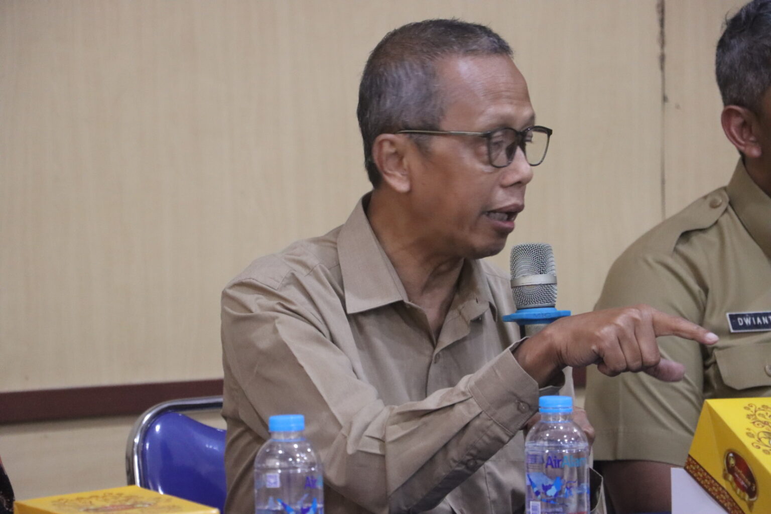 Komisi C DPRD Provinsi Jateng berdiskusi dengan Balai PSDA Pemali Comal Dinas PUPR di Kota Tegal, Senin 4 Mei 2026 (foto: DPRD Jateng)