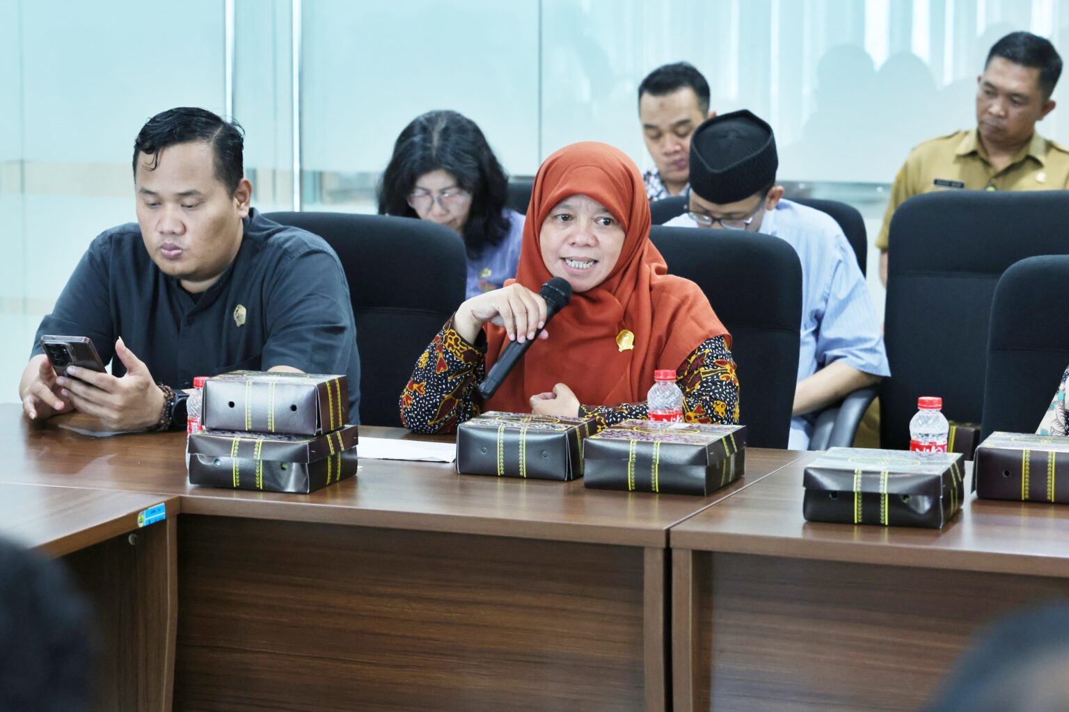 Komisi E DPRD Provinsi Jateng berdiskusi dengan Pemkab Sukoharjo, Selasa 5 Mei 2026, membahas soal perlindungan pekerja informal (foto: DPRD Jateng)
