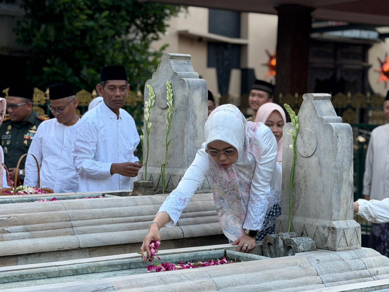 Bupati Demak Eisti’anah bersama Forkopimda berziarah ke Makam Raja Demak jelang Grebeg Besar 2026 (foto: Pemkab Demak)