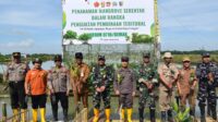 Pemkab Demak bersama Kodim 0716/Demak menanam 1.000 bibit mangrove di pesisir Wedung, 25 Mei 2026 (foto: Pemkab Demak)