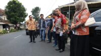 Komisi D DPRD Provinsi Jateng meninjau terhadap paket rehabilitasi jalan Magelang–Ngablak, Senin 5 Mei 2026 (foto: DPRD Jateng)