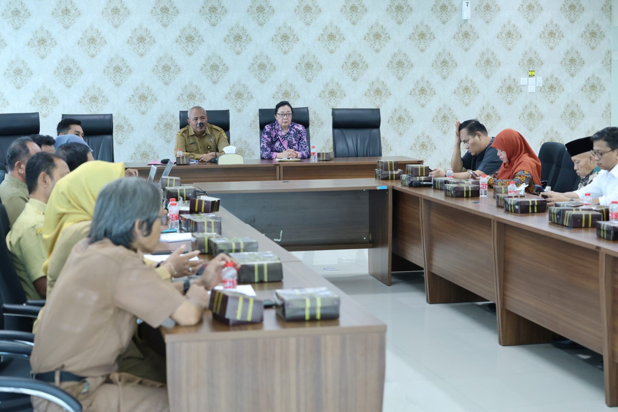 Komisi E DPRD Provinsi Jateng berdiskusi dengan Pemkab Sukoharjo, Selasa 5 Mei 2026, membahas soal perlindungan pekerja informal (foto: DPRD Jateng)