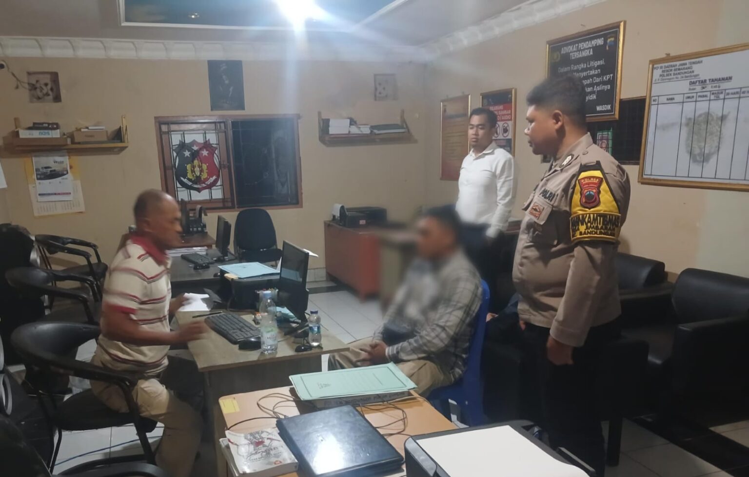 Polsek Bandungan menindaklanjuti laporan warga terkait insiden pemukulan (foto: Polres Semarang) Polsek Bandungan menindaklanjuti laporan warga terkait insiden pemukulan (foto: Polres Semarang)