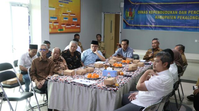 Komisi A DPRD Provinsi Jateng berdiskusi bersama Dinas Kependudukan & Catatan Sipil Kabupaten Pekalongan mengenai capaian IKD, Senin 4 Mei 2026 (foto: DPRD Jateng)