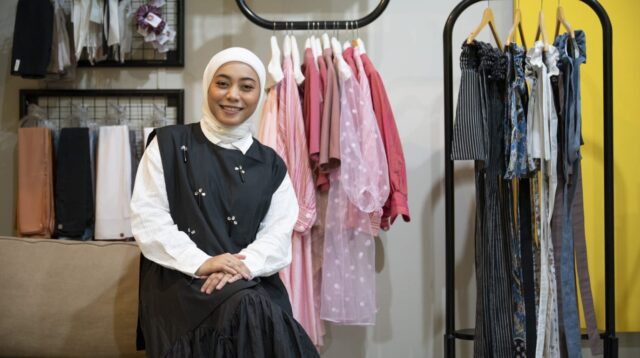 Desainer Risa Maharani