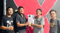Fredy Chandra P menyerahkan berkas pendaftaran Ketua Umum Snex