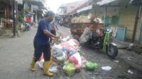 pengangkutan sampah. (matasemarang.com/Lia Dina)