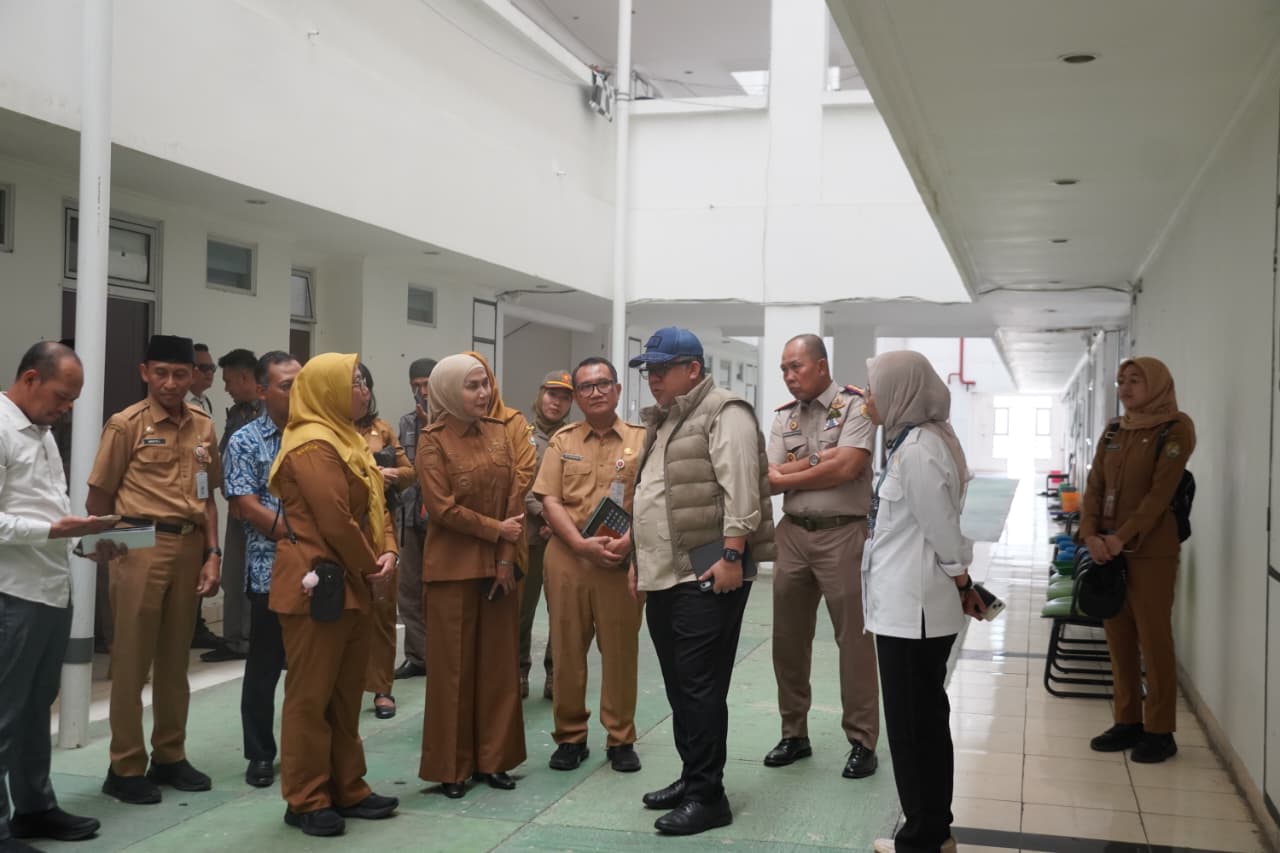 Wamen PKP Fahri Hamzah meninjau kondisi perumahan di Kendal, Senin 18 Mei 2026 (foto: Pemkab Kendal) Wamen PKP Fahri Hamzah meninjau kondisi perumahan di Kendal, Senin 18 Mei 2026 (foto: Pemkab Kendal)