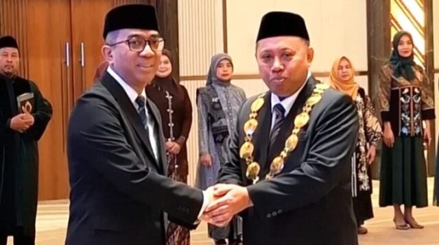 Prof. Dr. Ir. Akhmad Sodiq, M.Sc., Agr dilantik jadi rektor Unsoed (foto: Humas Unsoed)