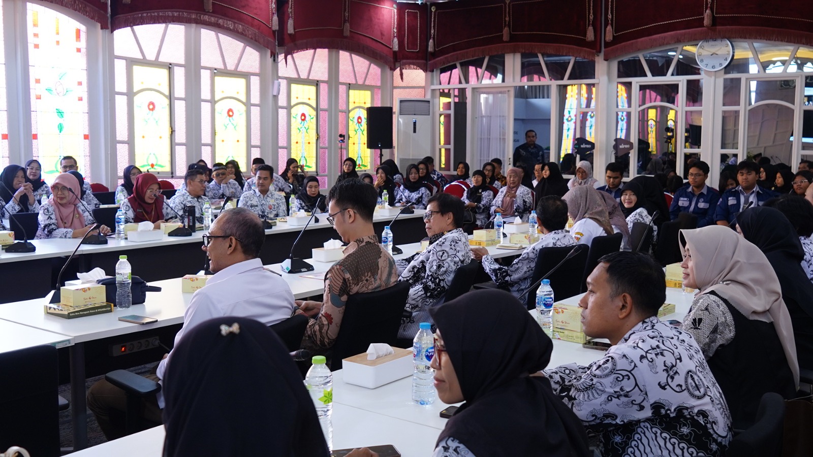 OJK Jawa Tengah melaksanakan Training of Trainers (ToT) bagi guru PGRI dan pengurus OSIS SMA/MA/SMK, 20 Mei 2026 (foto: OJK Jateng) OJK Jawa Tengah melaksanakan Training of Trainers (ToT) bagi guru PGRI dan pengurus OSIS SMA/MA/SMK, 20 Mei 2026 (foto: OJK Jateng)