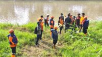 Evakuasi korban hanyut di Banjir Kanal Barat Semarang, 23 Mei 2026 (foto: Basarnas Semarang) Evakuasi korban hanyut di Banjir Kanal Barat Semarang, 23 Mei 2026 (foto: Basarnas Semarang)
