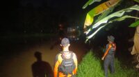 Tim SAR gabungan melakukan pencarian dua remaja atlet dayung di Sungai Laes, Pemalang (foto: Basarnas Semarang)