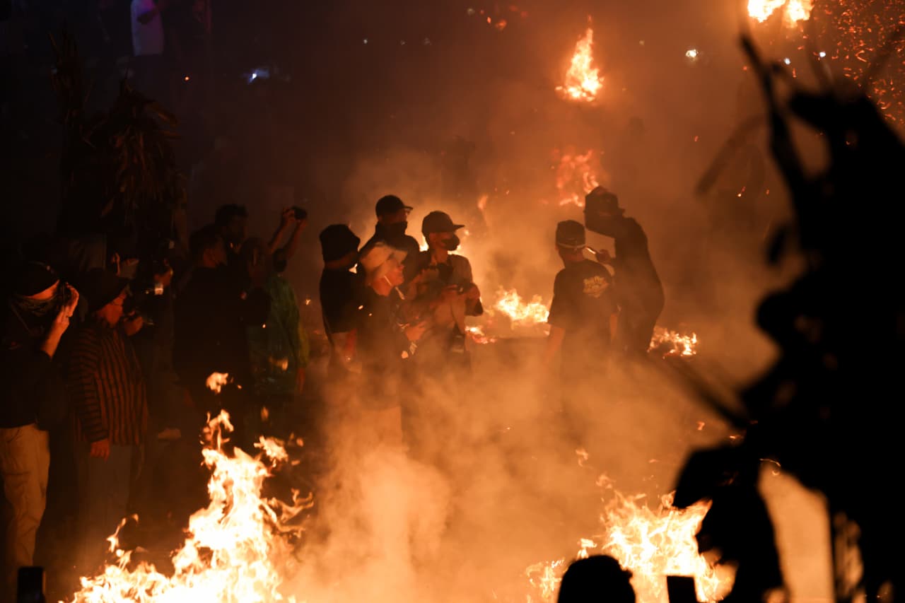 Tradisi Perang Obor di Desa Tegalsambi, Jepara (foto: Pemprov Jateng)