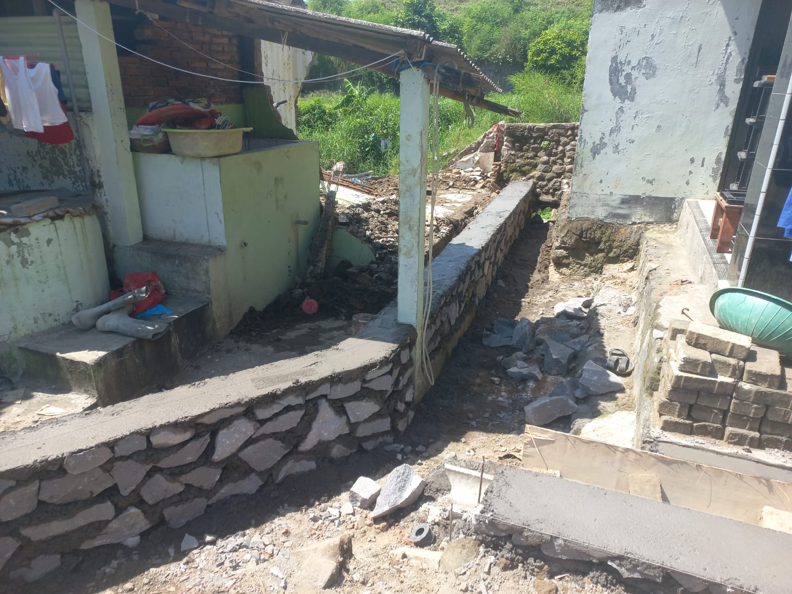Perbaikan saluran di permukiman warga (foto: Disperkim Kota Semarang)