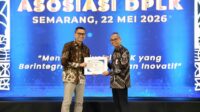 Direktur Kepatuhan dan Manajemen Risiko Bank Jateng Erik Abibon menerima penghargaan dalam rangkaian Rapat Kerja Nasional Asosiasi Dana Pensiun Lembaga Keuangan (ADPLK) di Semarang, Jumat 22 Mei 2026 (foto: Bank Jateng) Direktur Kepatuhan dan Manajemen Risiko Bank Jateng Erik Abibon menerima penghargaan dalam rangkaian Rapat Kerja Nasional Asosiasi Dana Pensiun Lembaga Keuangan (ADPLK) di Semarang, Jumat 22 Mei 2026 (foto: Bank Jateng)