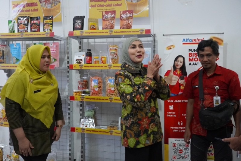 Pemkab Kendal gandeng Alfamart naikkan kelas UMKM lokal (foto: Pemkab Kendal) Pemkab Kendal gandeng Alfamart naikkan kelas UMKM lokal (foto: Pemkab Kendal)