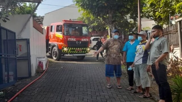 Kebakaran di Jalan Mulawarman II Banyumanik Selasa 19 Mei 2026 (foto: Polsek Banyumanik)