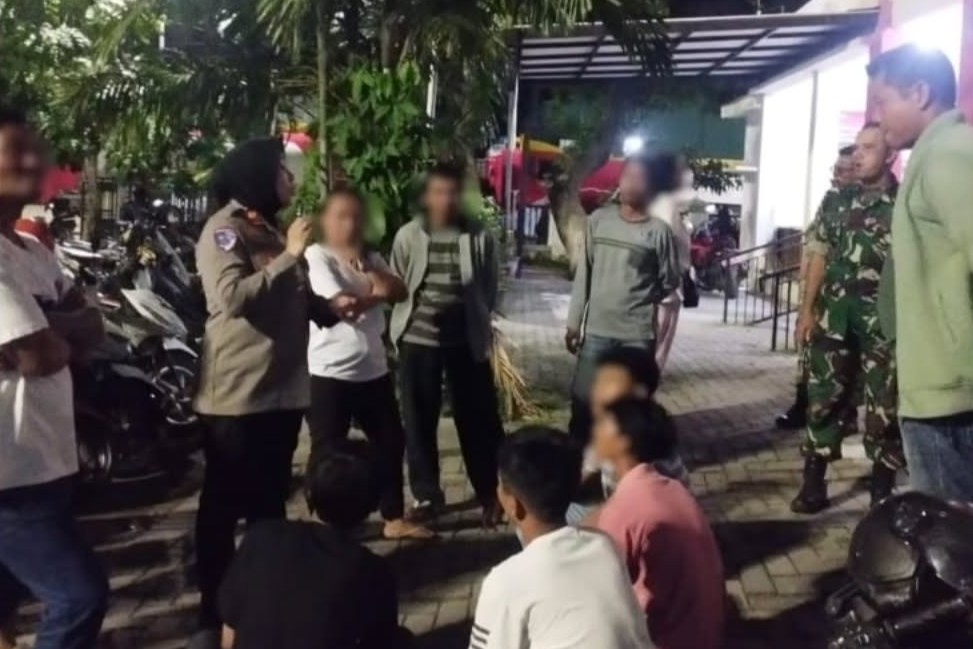 Kapolsek Gayamsari Kompol Yuna Ahadiyah memimpin pembinaan remaja terlibat tawuran di Aula Kelurahan Kaligawe, Rabu 20 Mei 2026 (foto: Polsek Gayamsari) Kapolsek Gayamsari Kompol Yuna Ahadiyah memimpin pembinaan remaja terlibat tawuran di Aula Kelurahan Kaligawe, Rabu 20 Mei 2026 (foto: Polsek Gayamsari)