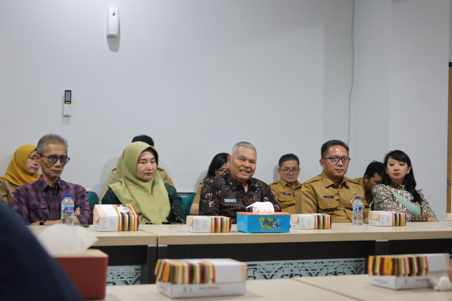 Komisi A DPRD Provinsi Jateng membahas pelayanan publik di Kantor Setda Kabupaten Sragen, Senin 25 Mei 2026 (foto: DPRD Jateng)