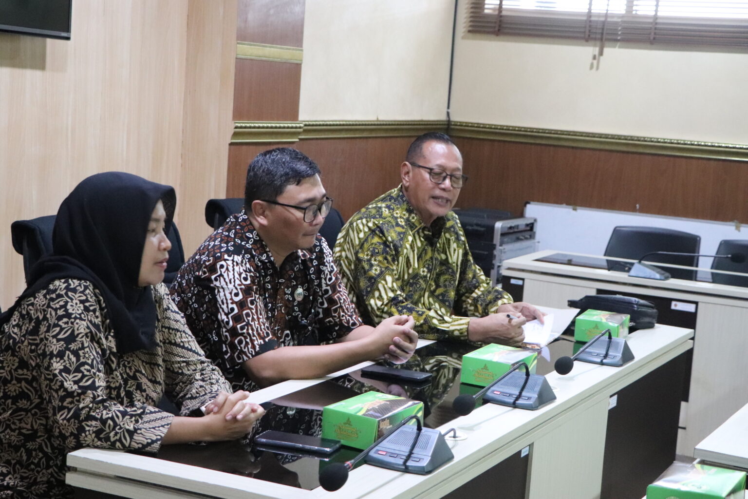 Komisi C DPRD Jateng berdiskusi dengan Setda DI Yogyakarta terkait Raperda Pajak Daerah dan Retribusi 5 Juni 2026 (foto: DPRD Jateng)