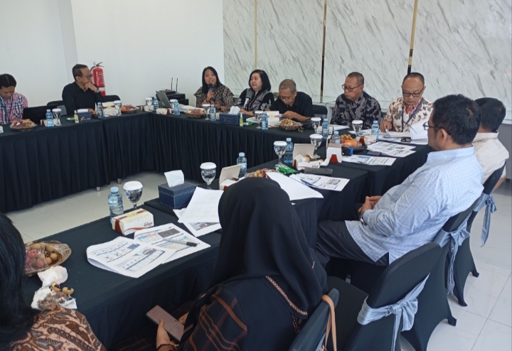 Komisi C DPRD Provinsi Jateng berdiskusi membahas kinerja keuangan di Kantor Bank Jateng Cabang Klaten, 12 Juni 2026 (foto: DPRD Jateng)