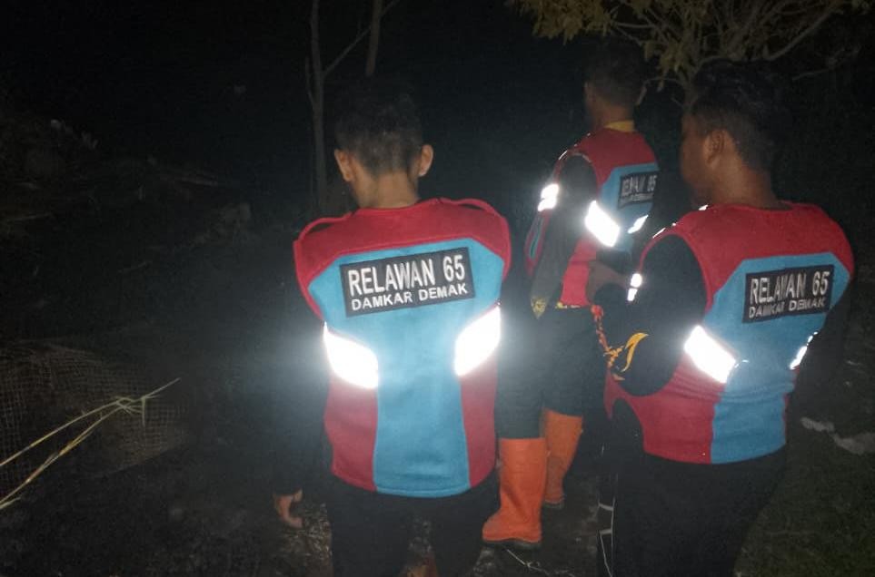 Tim Damkar Demak (foto: Pemkab Demak) Tim Damkar Demak (foto: Pemkab Demak)
