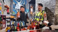 Petugas Samapta menggerebek rumah warga di Karangrejo, Wonosalam, Demak (foto: Polres Demak) Petugas Samapta menggerebek rumah warga di Karangrejo, Wonosalam, Demak (foto: Polres Demak)
