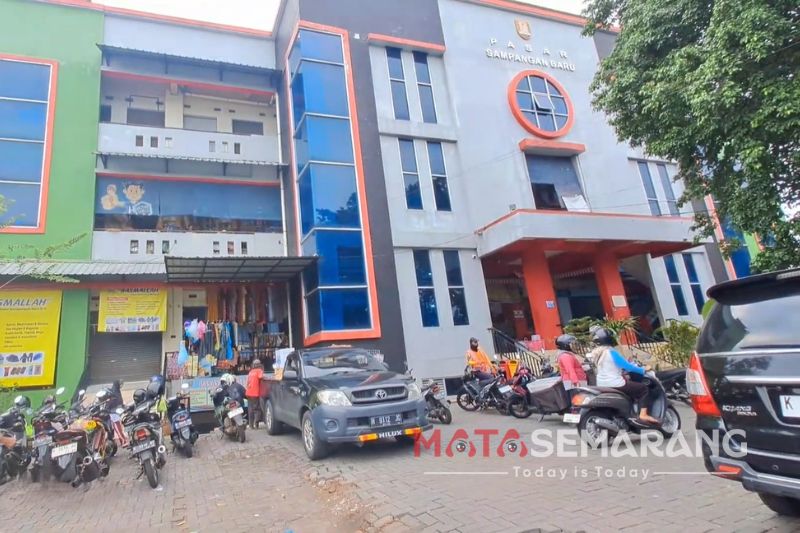 Pasar Sampangan Baru Kota Semarang (matasemarang.com/ Ade Lukmono)