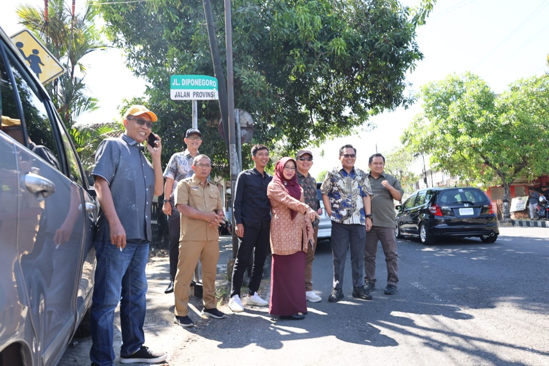 Komisi D DPRD Jateng meninjau ruas Jalan Diponegoro Wonogiri yang rawan kecelakaan, 25 Mei 2026 (foto: DPRD Jateng) Komisi D DPRD Jateng meninjau ruas Jalan Diponegoro Wonogiri yang rawan kecelakaan, 25 Mei 2026 (foto: DPRD Jateng)