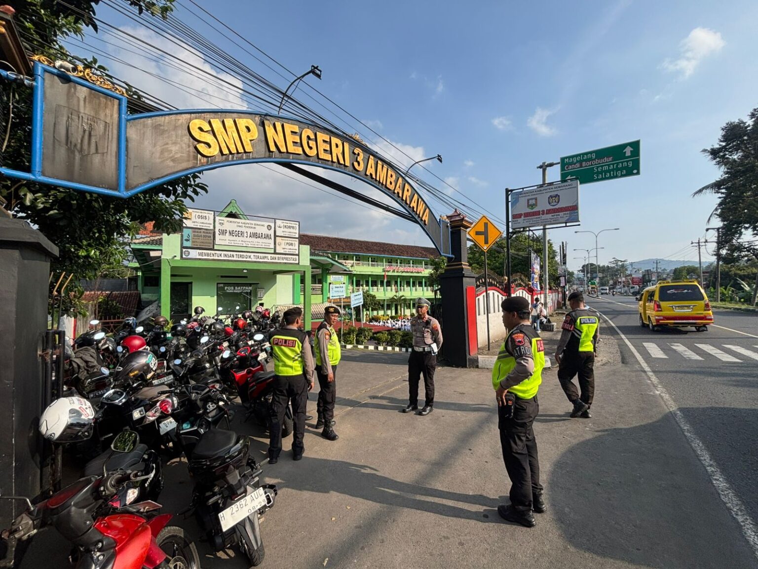 Patroli Polres Semarang dilakukan di sekolah dan pusat keramaian guna mencegah konvoi dan aksi merugikan (foto: Polres Semarang)