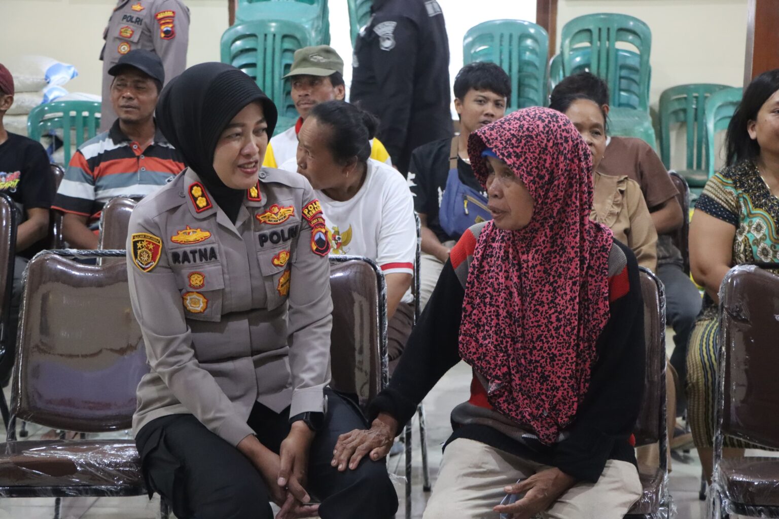 Kapolres Semarang AKBP Ratna Quratul Ainy memimpin bakti sosial HUT Bhayangkara ke-80, Rabu 17 Juni 2026 (foto: Polres Semarang) Kapolres Semarang AKBP Ratna Quratul Ainy memimpin bakti sosial HUT Bhayangkara ke-80, Rabu 17 Juni 2026 (foto: Polres Semarang)