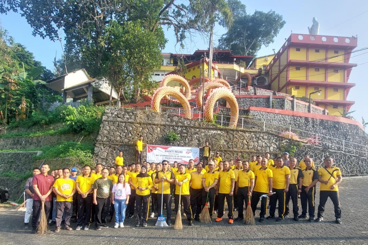 Polsek jajaran melaksanakan bakti religi serentak di berbagai tempat ibadah (foto: Polres Semarang)