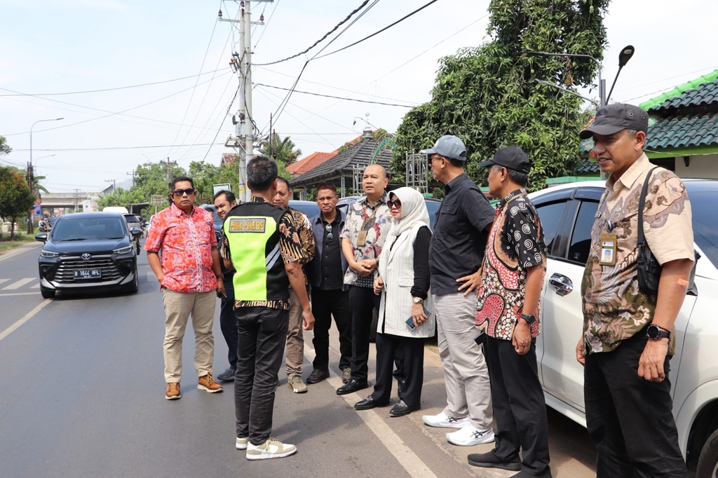 Komisi D DPRD Jateng meninjau ruas Jalan Wonotunggal–Surjo di Kabupaten Batang (foto: DPRD Jateng)