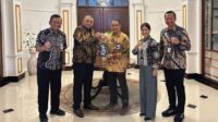 Wali Kota Tegal Dedy Yon Supriyono berjabat erat dengan Dirut Bank Jateng, Bambang Widyatmoko diakhir Audiensi Bank Jateng dengan Pemerintah Kota Tegal, Jumat 29 Mei 2026 (foto: Bank Jateng) Wali Kota Tegal Dedy Yon Supriyono berjabat erat dengan Dirut Bank Jateng, Bambang Widyatmoko diakhir Audiensi Bank Jateng dengan Pemerintah Kota Tegal, Jumat 29 Mei 2026 (foto: Bank Jateng)