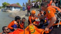 Tim SAR Jepara melakukan penyisiran di Sungai Kalijajar untuk mencari korban tenggelam (foto: Basarnas Semarang)