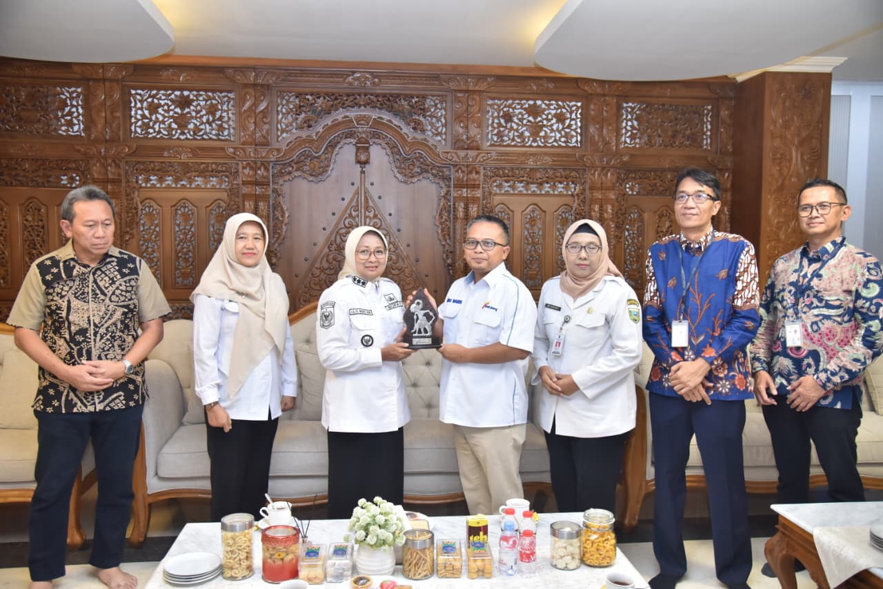 Bupati Kebumen Lilis Nuryani menerima audiensi jajaran Bank Jateng di Rumah Berdaya Rabu 3 Juni 2026 (foto: Bank Jateng) Bupati Kebumen Lilis Nuryani menerima audiensi jajaran Bank Jateng di Rumah Berdaya Rabu 3 Juni 2026 (foto: Bank Jateng)