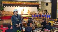 Dalang muda Ki MPP Bayu Aji membawakan lakon “Karmayoga Drupada” dalam pergelaran wayang kulit Malam Jumat Kliwon ke-337 di TBRS Semarang