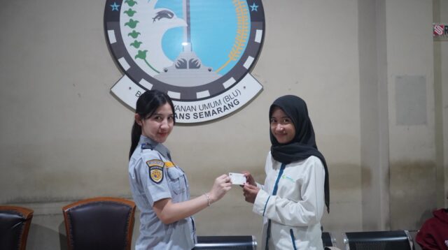 Trans Semarang memberikan waktu satu bulan kepada pelajar dan mahasiswa yang belum mengambil kartu pelanggan tarif khusus (foto: Trans Semarang)