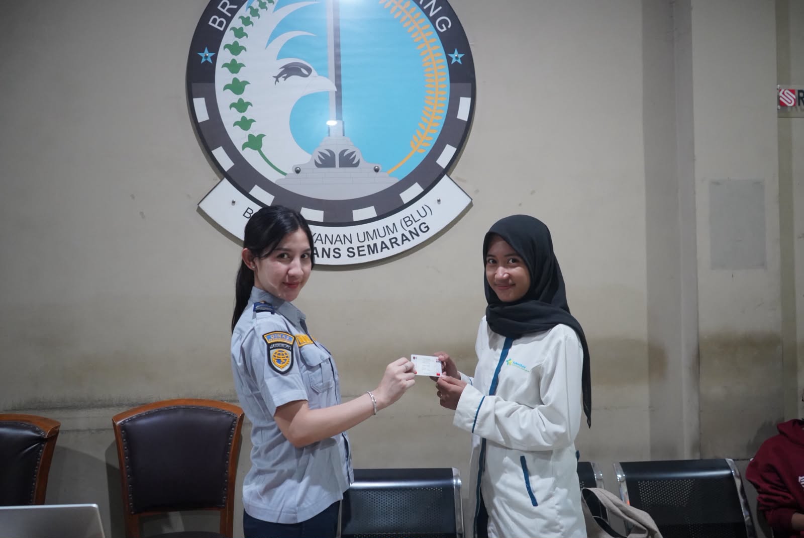 Trans Semarang memberikan waktu satu bulan kepada pelajar dan mahasiswa yang belum mengambil kartu pelanggan tarif khusus (foto: Trans Semarang) Trans Semarang memberikan waktu satu bulan kepada pelajar dan mahasiswa yang belum mengambil kartu pelanggan tarif khusus (foto: Trans Semarang)
