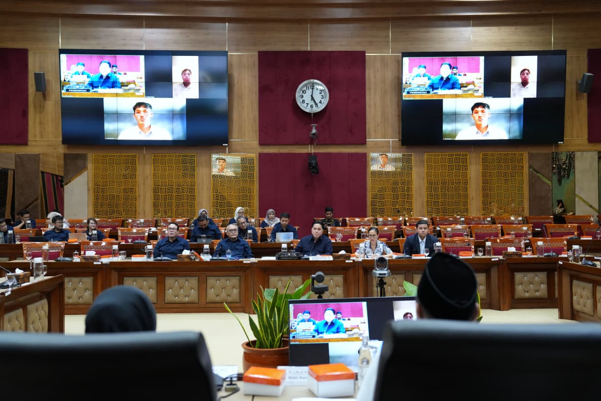 Komisi X DPR RI menyetujui rekomendasi naturalisasi Mitchell Baker dan Luke Vickery 15 Juni 2026 (foto: Kemenpora RI)