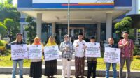 Lima keluarga penerima bantuan RTLH masing-masing senilai Rp15 juta (foto: Bank Jateng) Lima keluarga penerima bantuan RTLH masing-masing senilai Rp15 juta (foto: Bank Jateng)