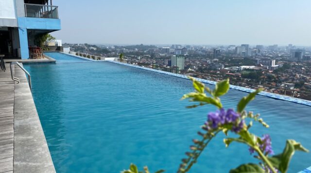 Sky Pool Horison Ultima Semarang. (matasemarang.com/Lia Dina)