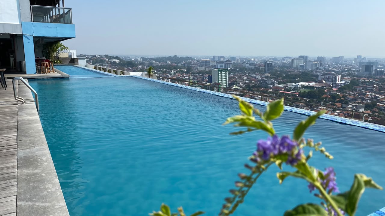 Sky Pool Horison Ultima Semarang. (matasemarang.com/Lia Dina)