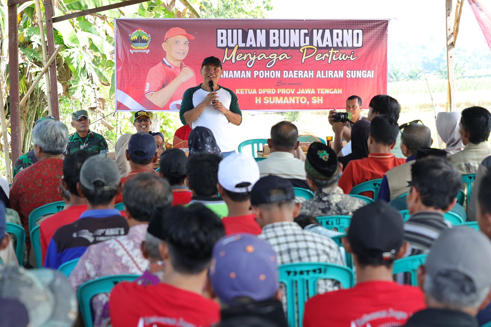 Ketua DPRD Jateng Sumanto memimpin gerakan Merawat Pertiwi di Desa Dayu, 13 Juni 2026 (foto: DPRD Jateng)