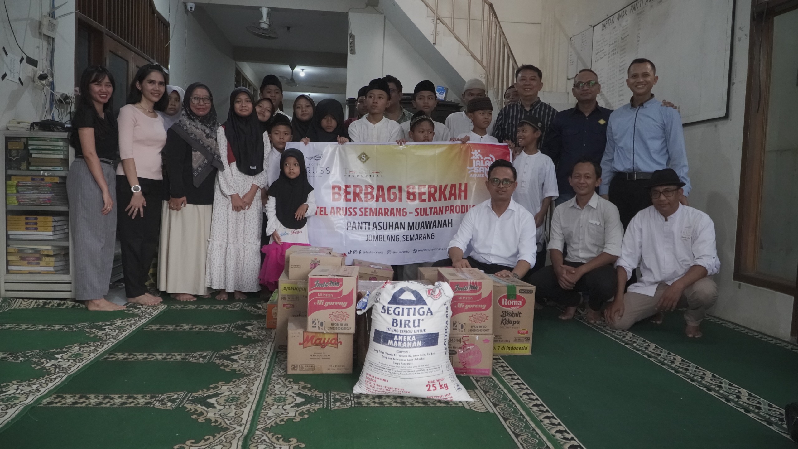 kegiatan berbagi di Panti Asuhan dari Hotel Aruss Semarang. (matasemarang.com/Lia Dina) kegiatan berbagi di Panti Asuhan dari Hotel Aruss Semarang. (matasemarang.com/Lia Dina)