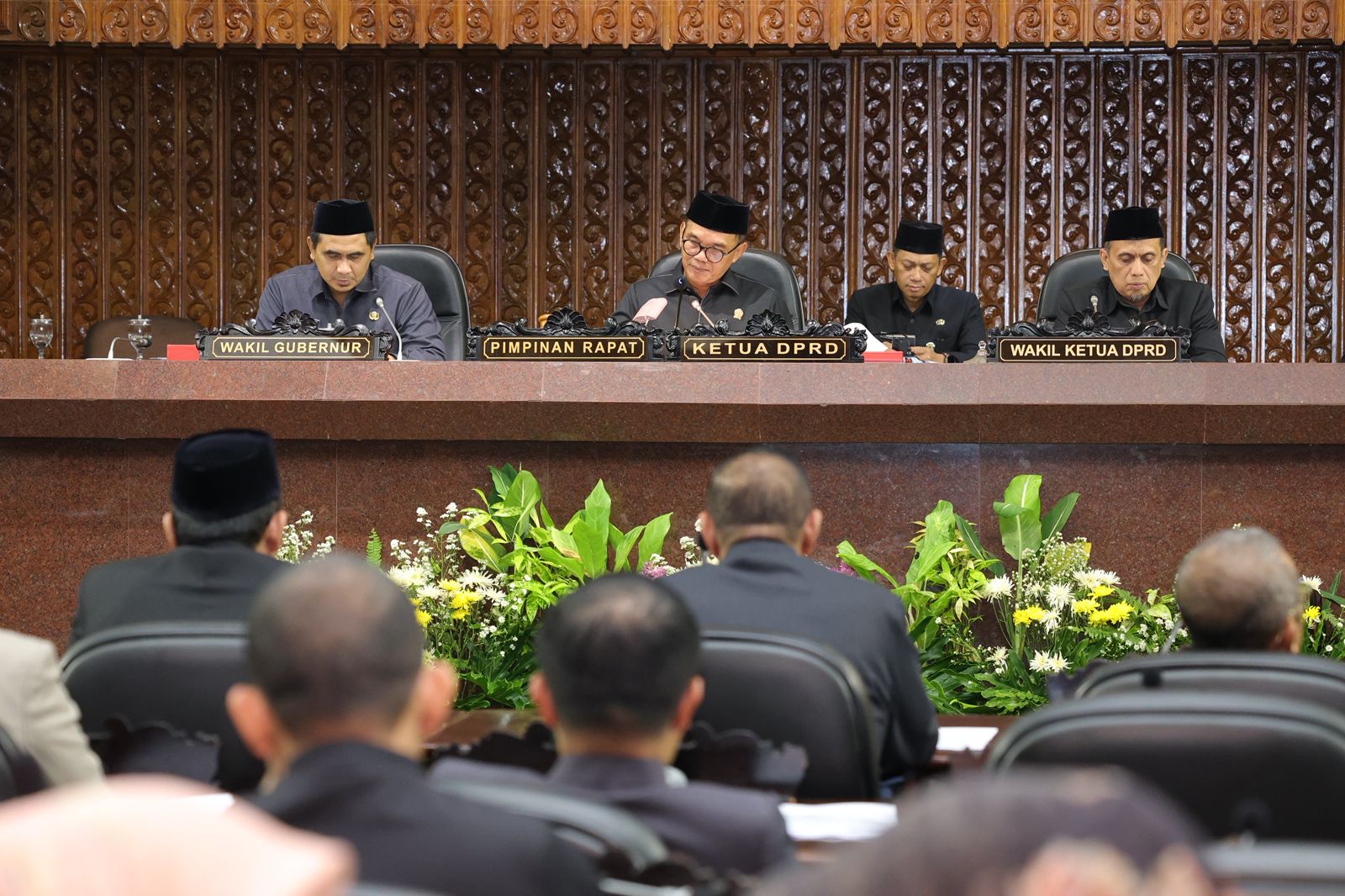 Ketua DPRD Jateng Sumanto memimpin Rapat Paripurna dengan agenda pembahasan Raperda Perlindungan Tenaga Kerja Informal (foto: DPRD Jateng)